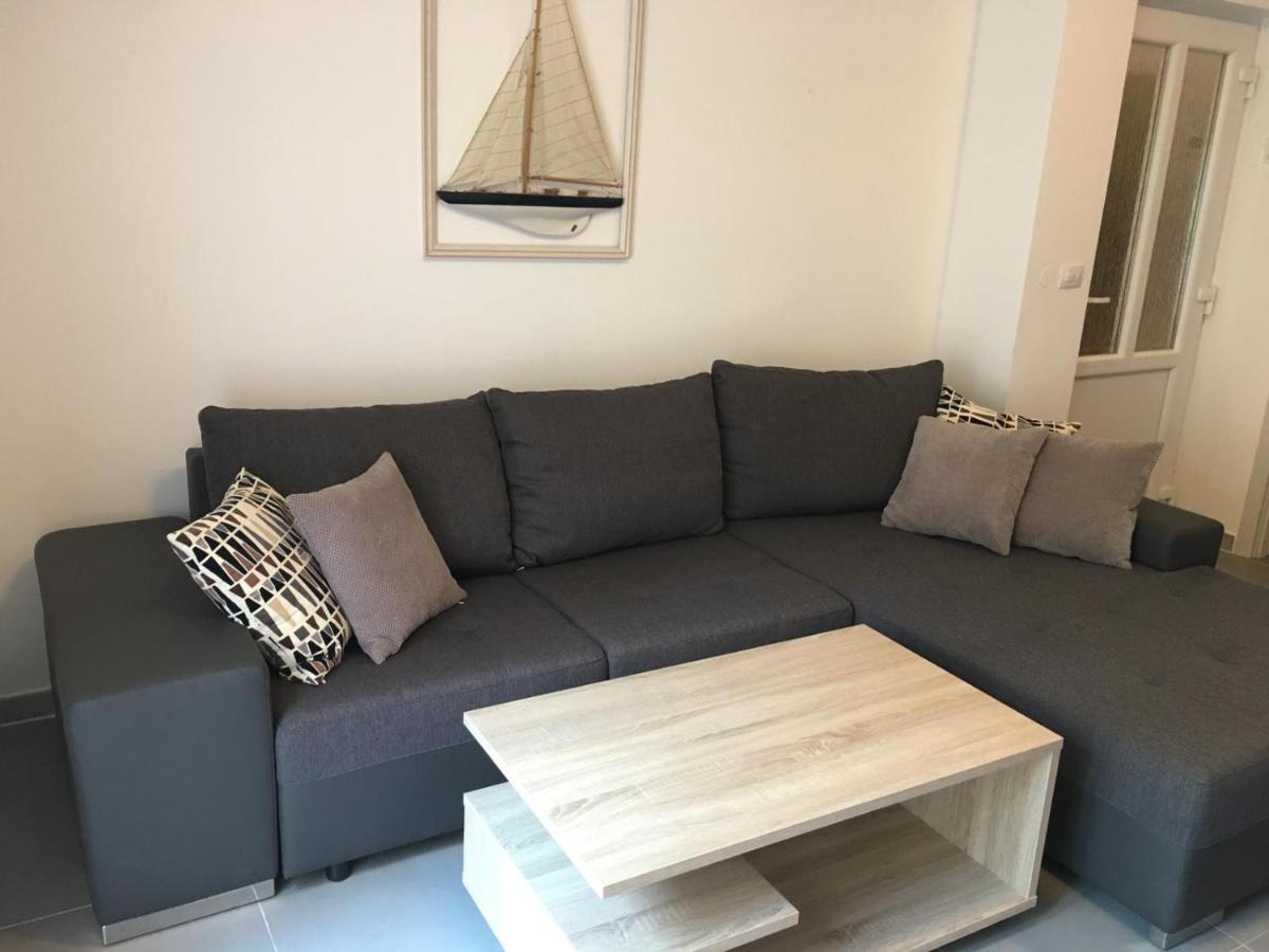 Apartment To Rent Pula Exteriör bild